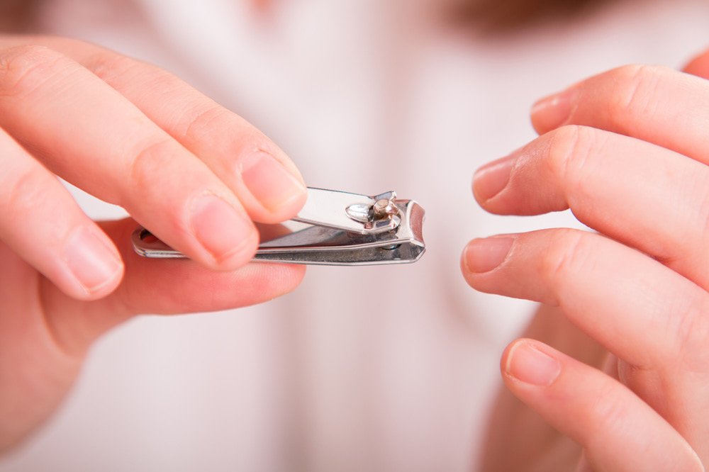 How to cut shop nails with scissors